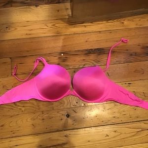 38DD Victoria’s Secret Bra (Lightly used)